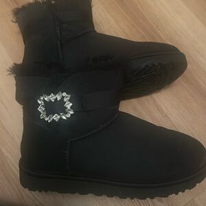 Uggs black short mini with side brooch women’s size 9